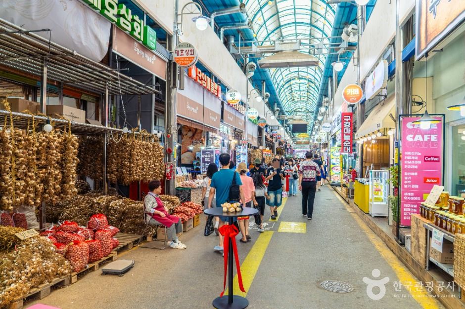 Scene at Danyang Gugyeong Traditional Market