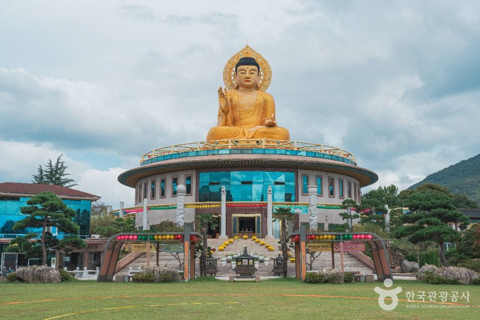 Hongbeopsa Temple (Busan)