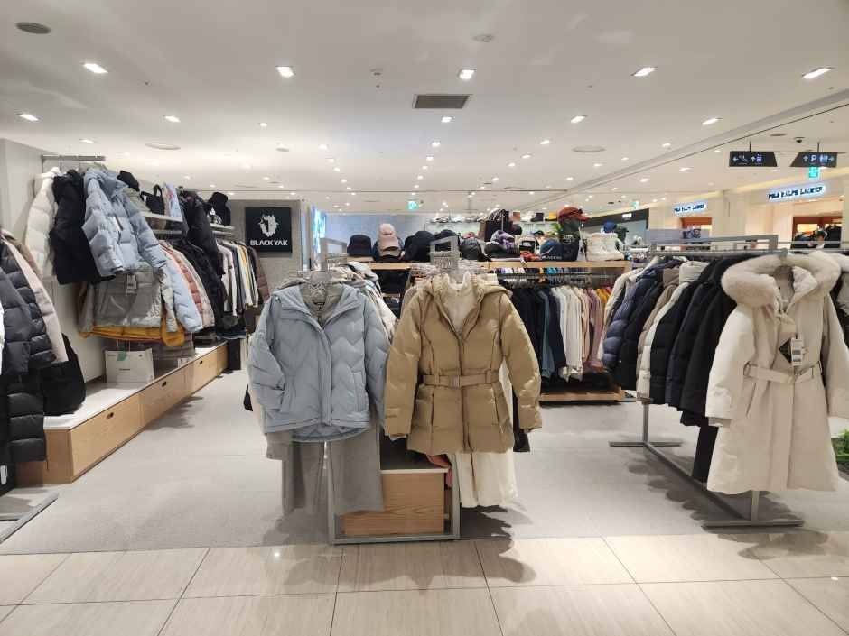 블랙야크 AK플라자 수원점