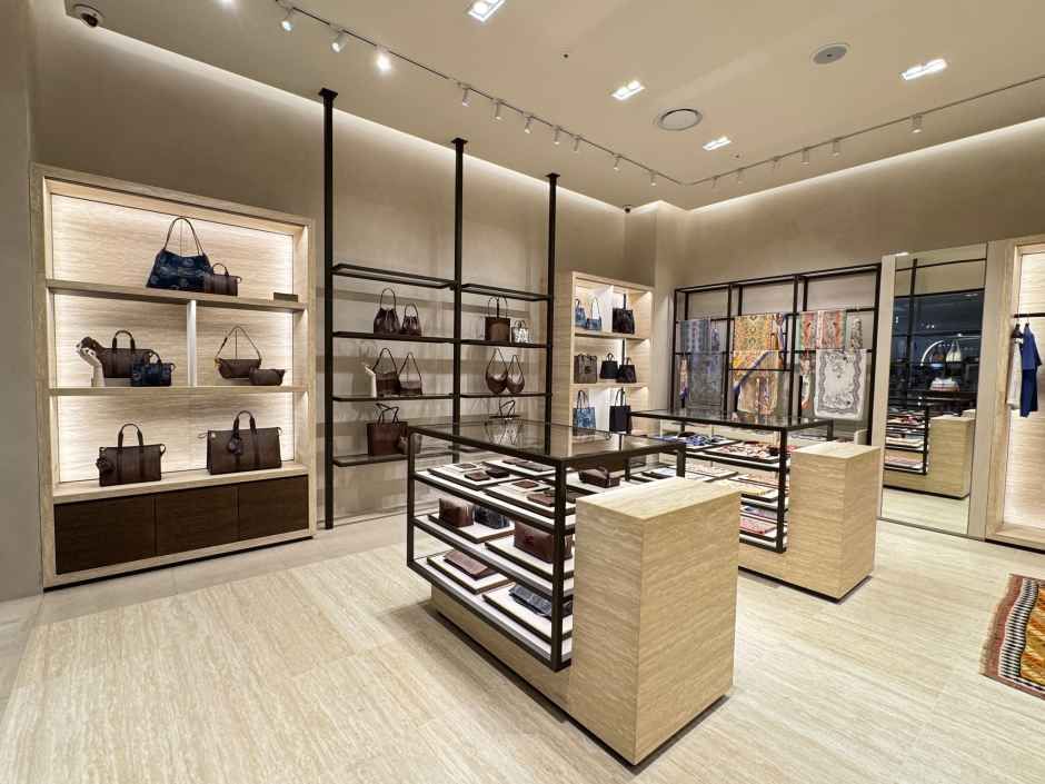 [事後免税店] エトロ（ETRO）・スターフィールドハナム（河南）店(에트로 스타필드 하남점)