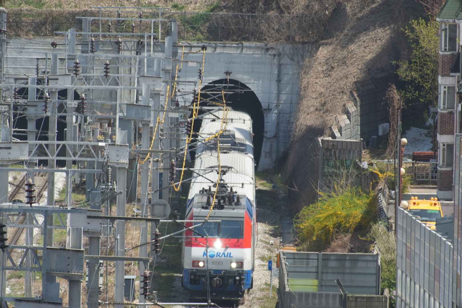 幸信車両基地からソウル駅へ向かうKTX