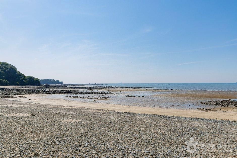 웅진_영흥도 몽돌해변 (3).jpg