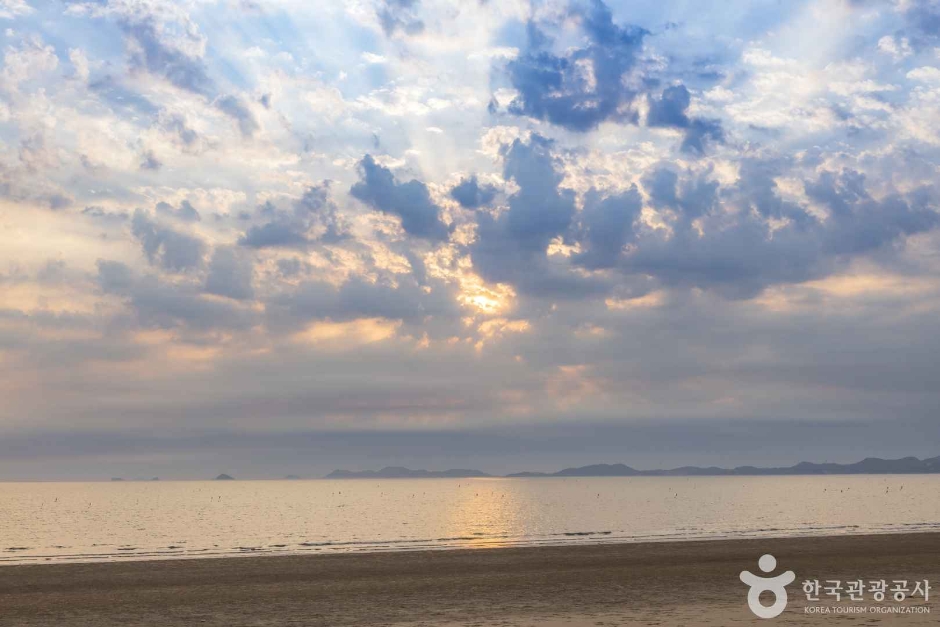 Magampo Beach