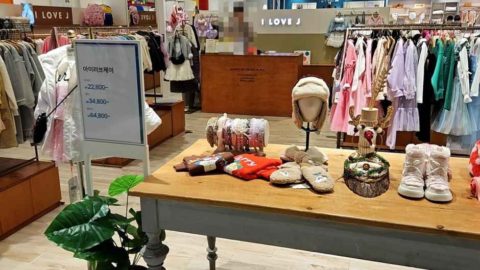 Black Yak - Hyundai Outlets Daegu Branch [Tax Refund Shop]