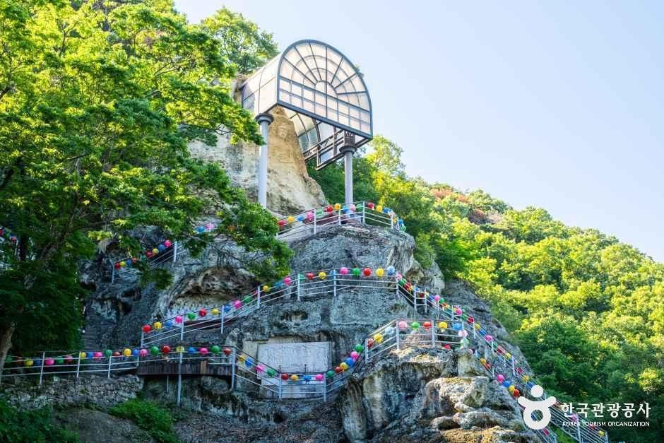 경북_경주_골굴사_외부_1.jpg