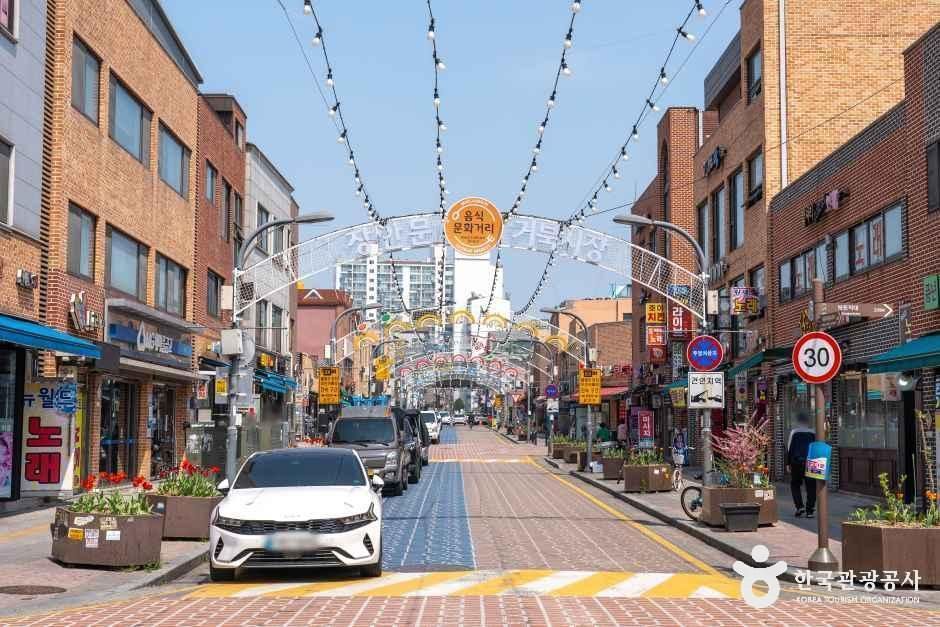 장안문거북시장 - 경기도 수원시 장안구 수성로382번길 24 (영화동) 관광 명소
