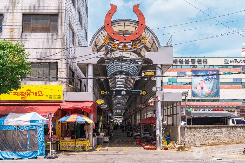 マルバウ市場（2、4、7、9日）