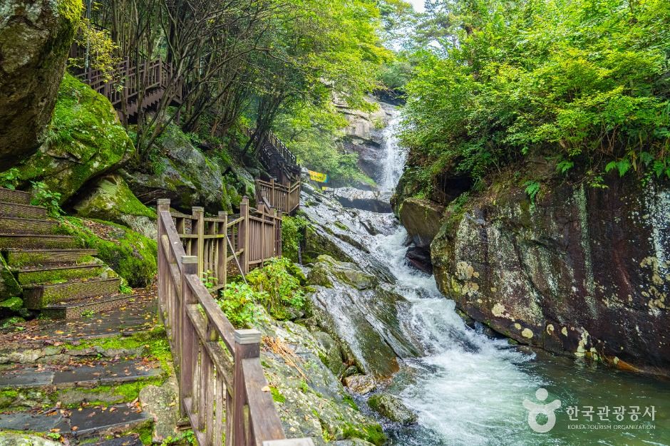 Surak Falls