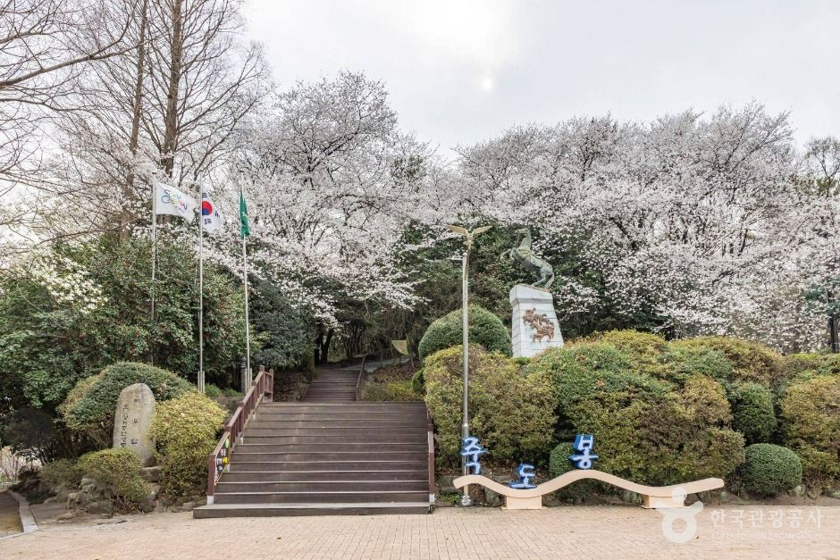 Jukdobong Park