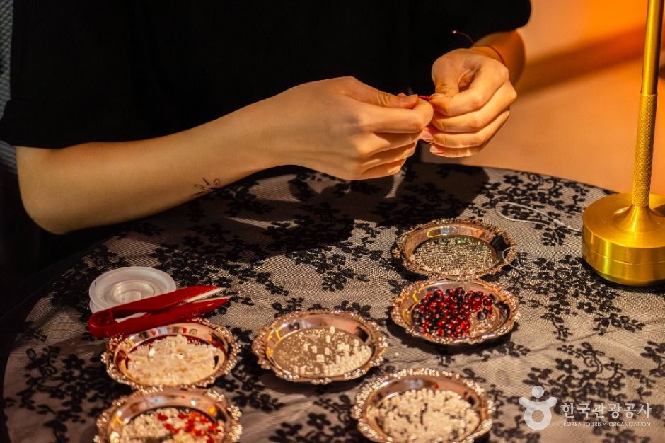 Bracelet-making experience  