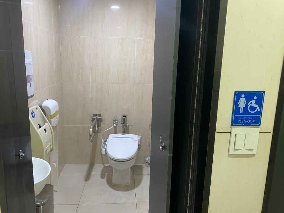 안양_어반부띠크호텔_장애인화장실.JPG