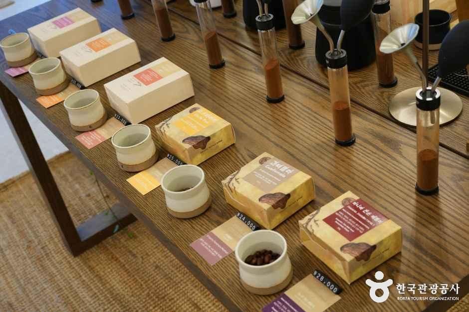 충북_진천_폴린커피 로스팅룸_내부_3.JPG