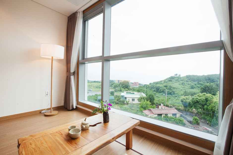 제주_유어스호텔_디럭스 온돌 (1).jpg