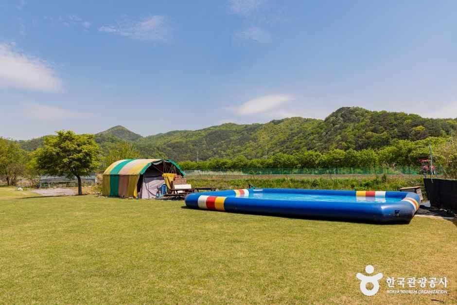 시냇가 캠핑장