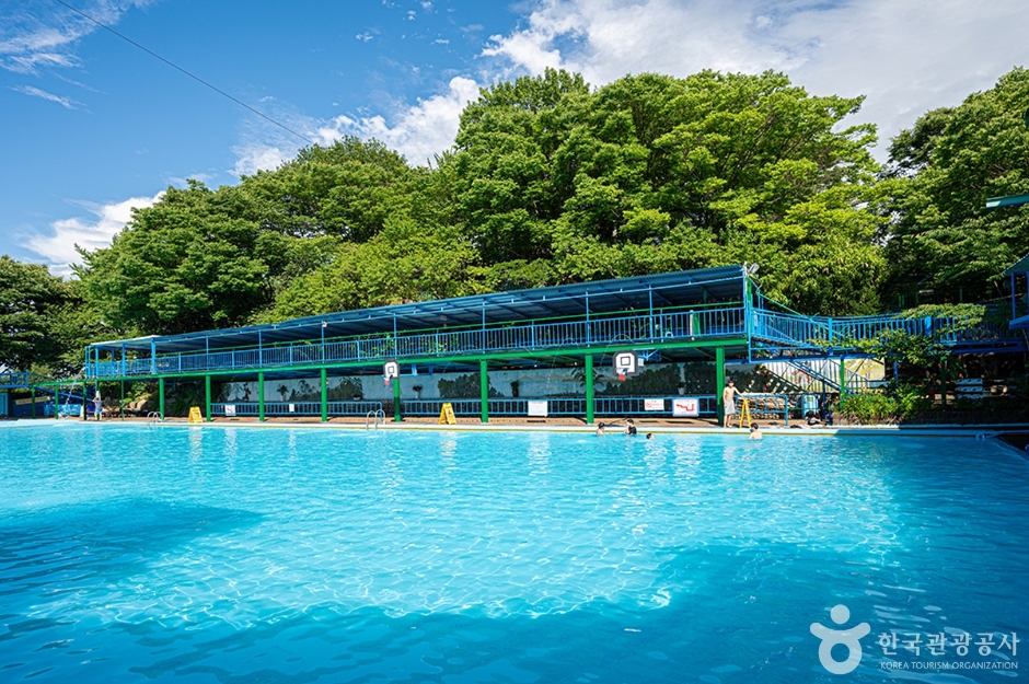 黄金水泳場