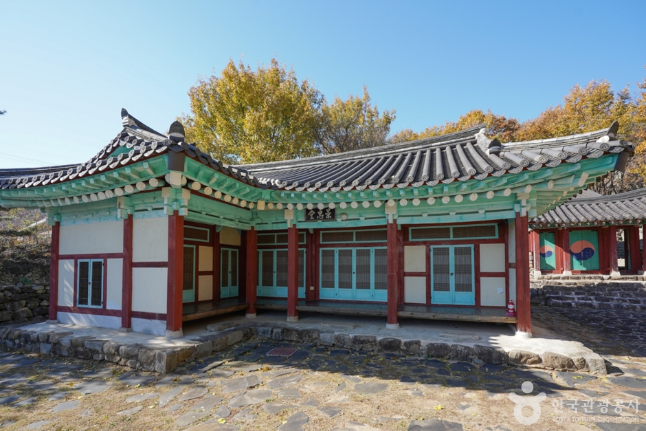 慶忠祠（鄭起龍将軍遺墟地）