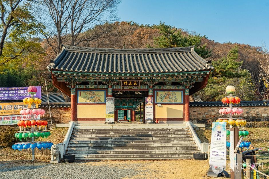 和顺双峰寺哲监禅师塔