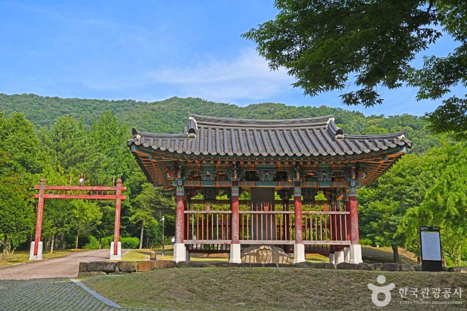 鎮川 鄭松江祠