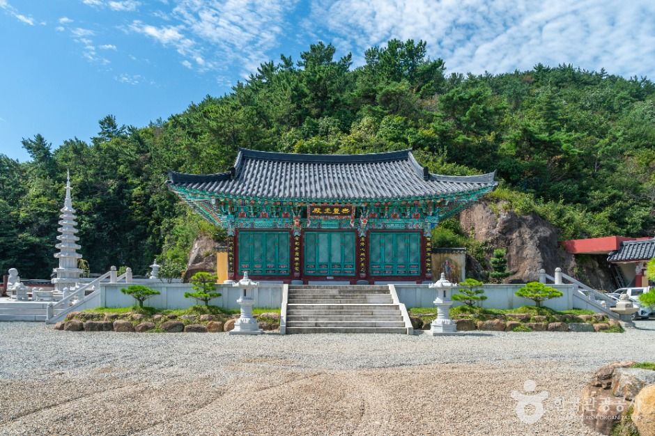 Yongwolsa Temple