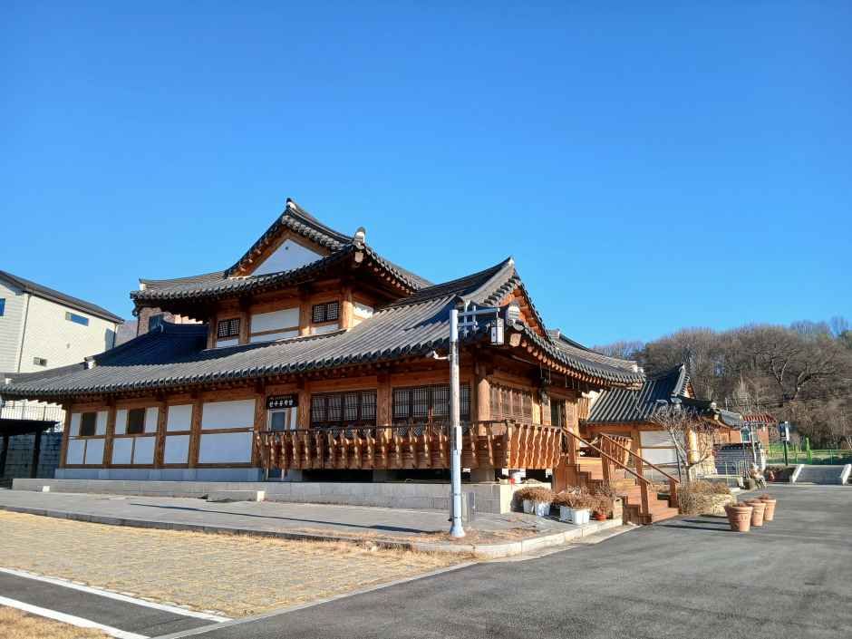 이천_산수유사랑채_외관 (1).jpg