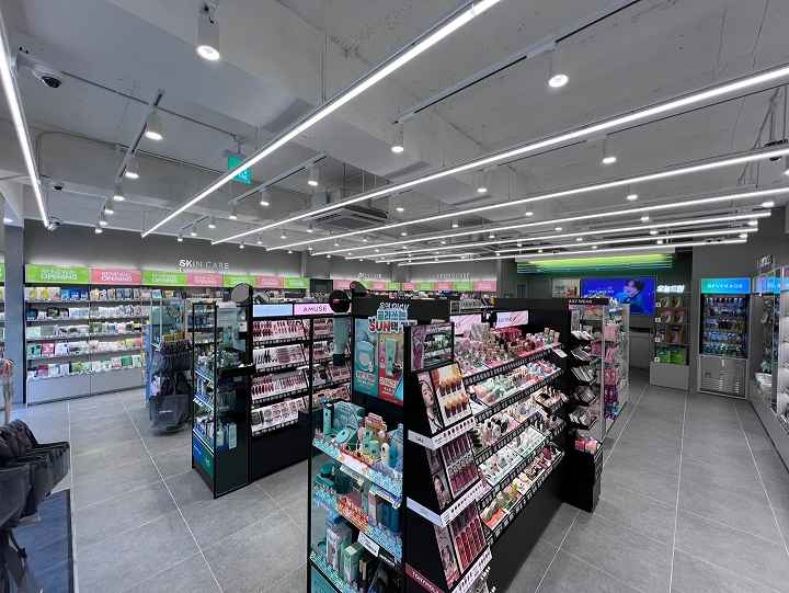 Olive Young - Sinchon Rotary Branch [Tax Refund Shop](올리브영 신촌로터리점)