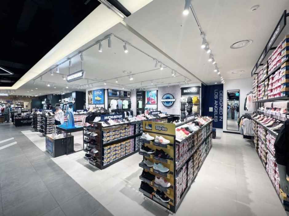 [事後免税店] SKECHERS（スケッチャーズ）・現代アウトレットテグ（大邱）店(스케쳐스 현대아울렛 대구점)