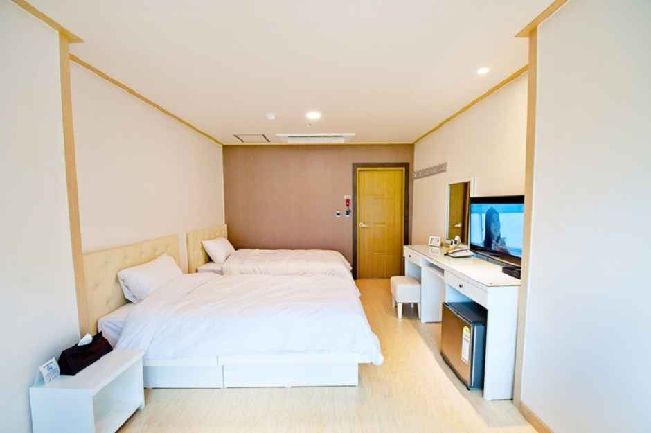 안산_대부도관광호텔마리나_트윈룸 (1).jpg