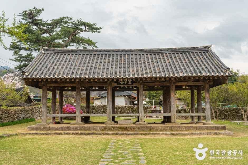 군위대율리대청