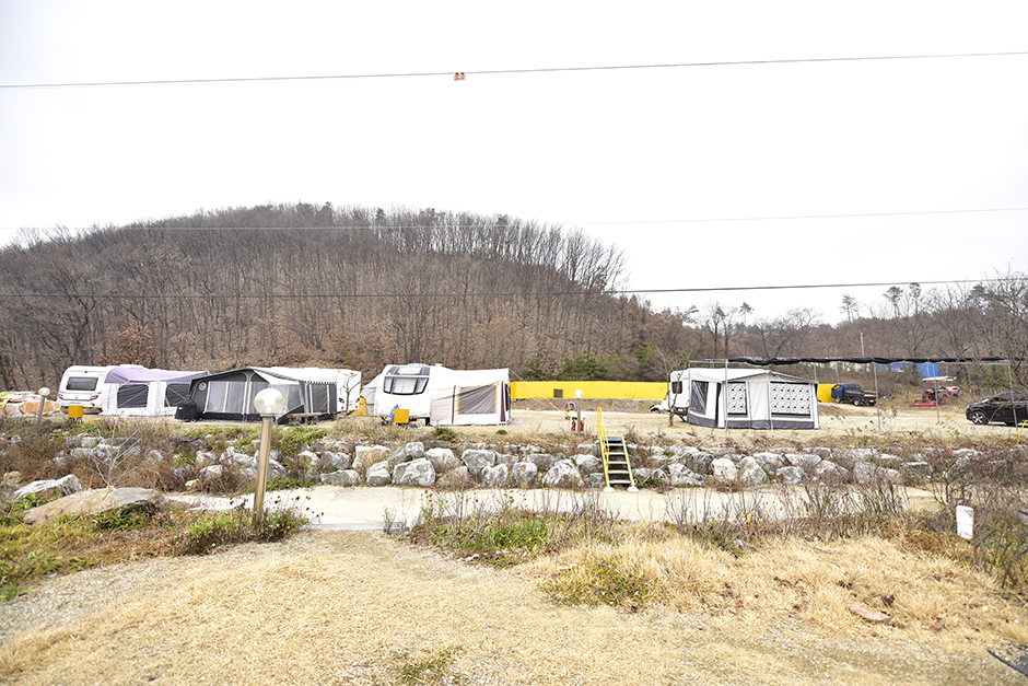 Kkotjureong Namujureong Campground