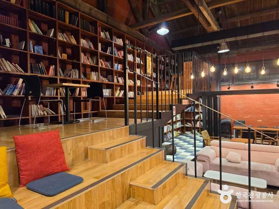 전북_군산_먹방이와 친구들_내부_7.jpg