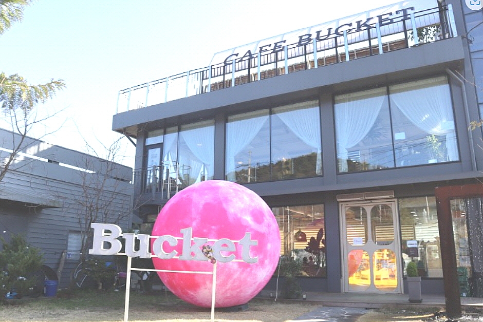 Bucket Moon River