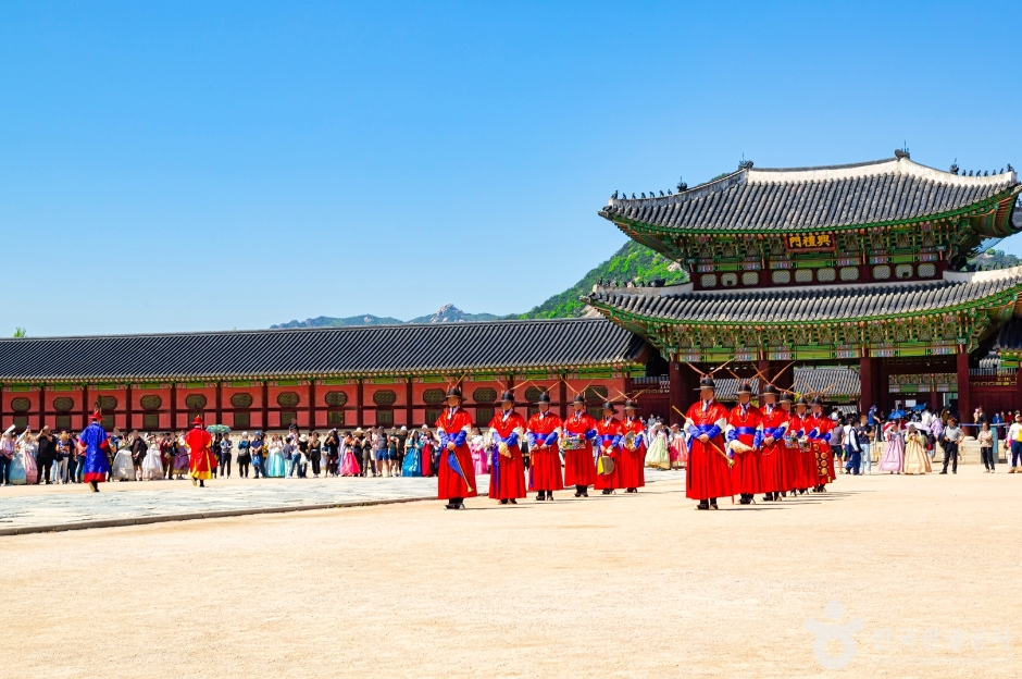Gyeongbokgung Palace Royal Guard Changing Ceremony