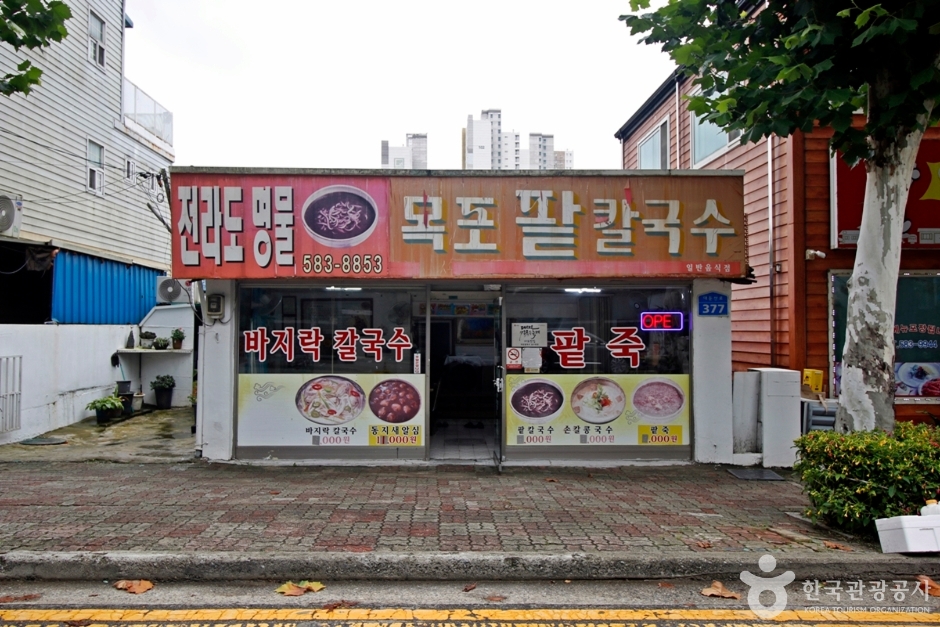 Mokpo Red Bean Kalguksu