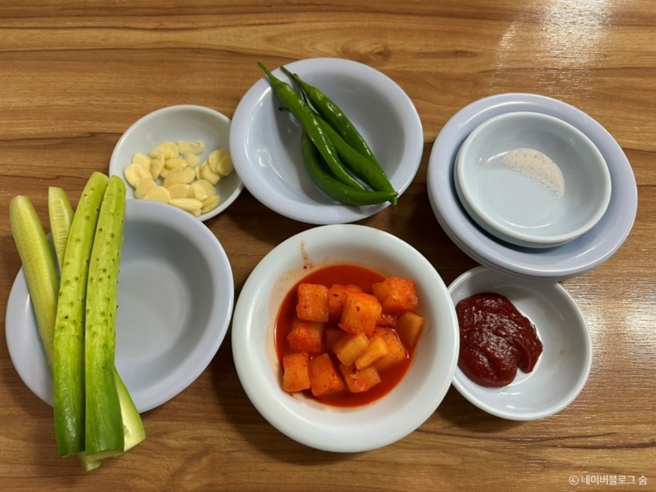 サムゲタン 黒にんにくサムゲタン1kg（レトルト）（黒にんにく入り 参鶏湯