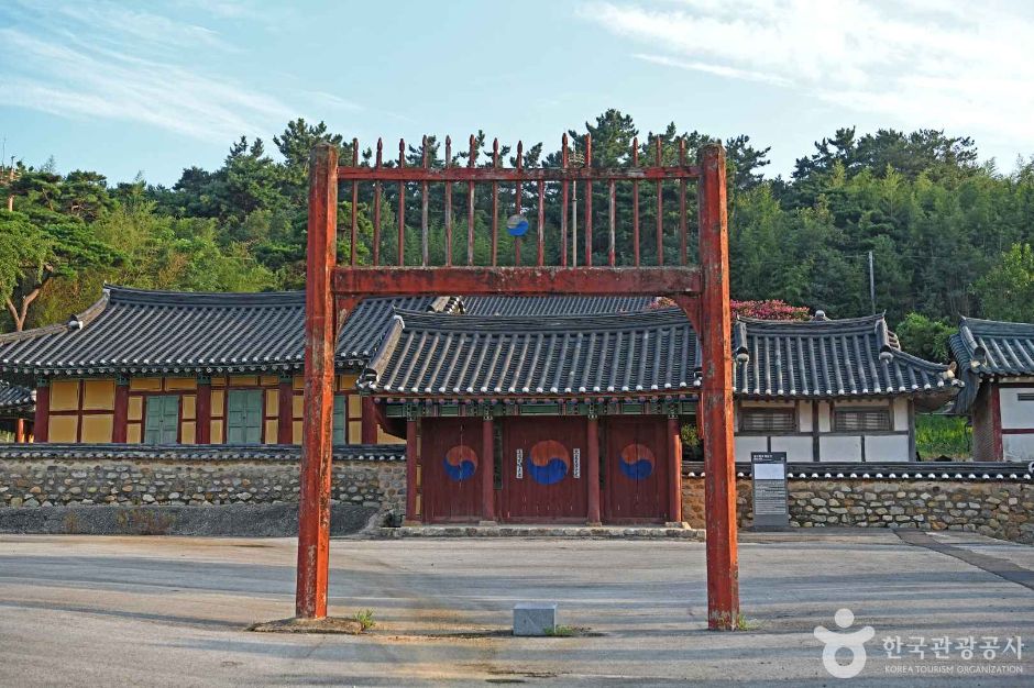 興徳郷校