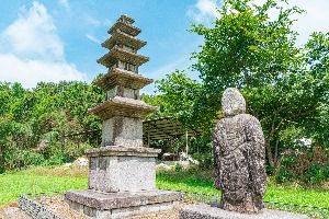 신룡동오층석탑