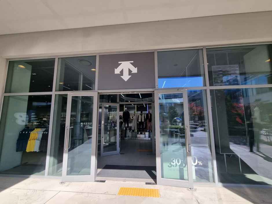 Descente 乐天高级奥特莱斯 利川店