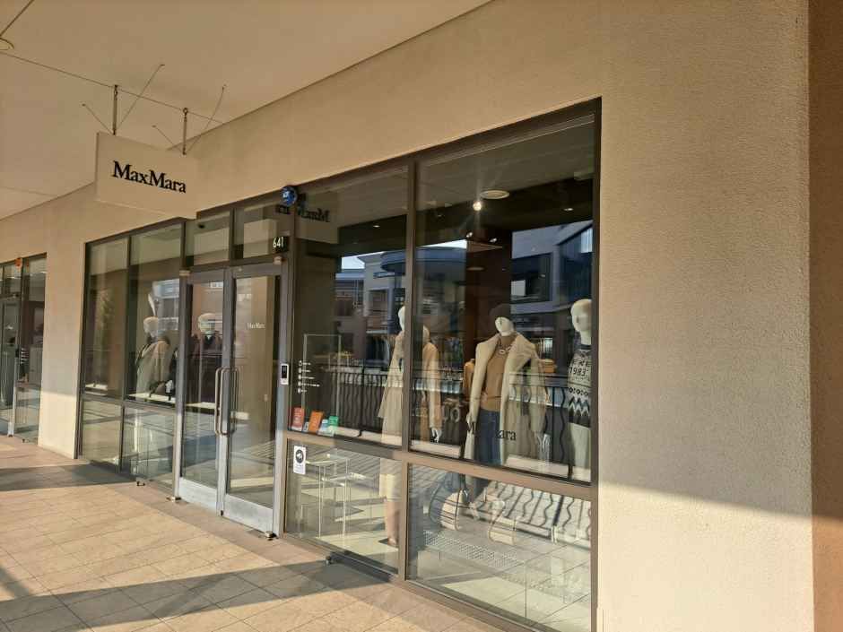 マックスマーラ 新世界シモンプレミアムアウトレット坡州店
