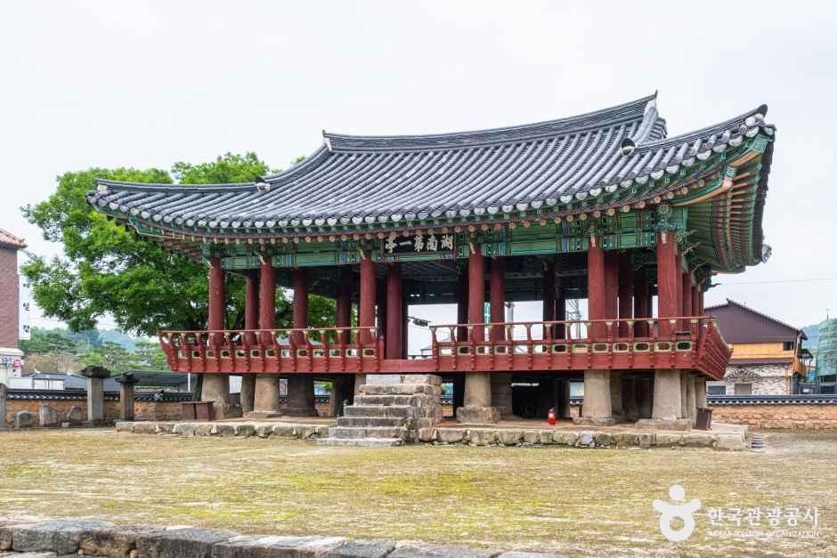井邑 披香亭