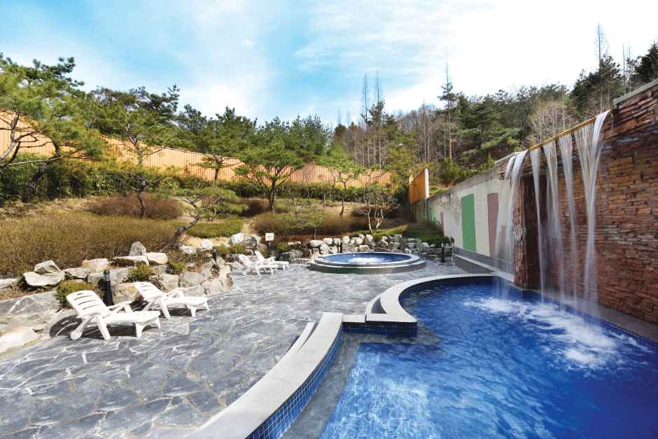 경주_더 케이 호텔 경주_야외노천탕.jpg