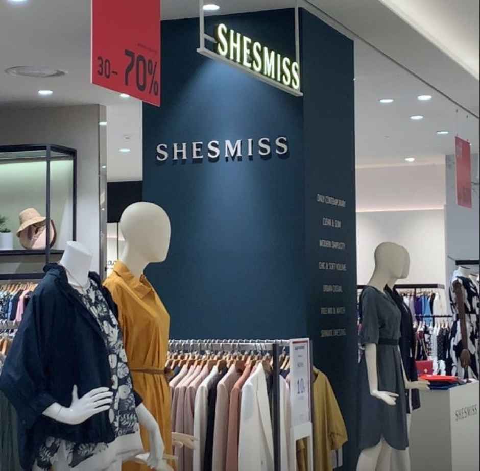 [事後免税店] SHESMISS（シーズミス）・現代アウトレットテグ（大邱）店(쉬즈미스 현대아울렛 대구점)