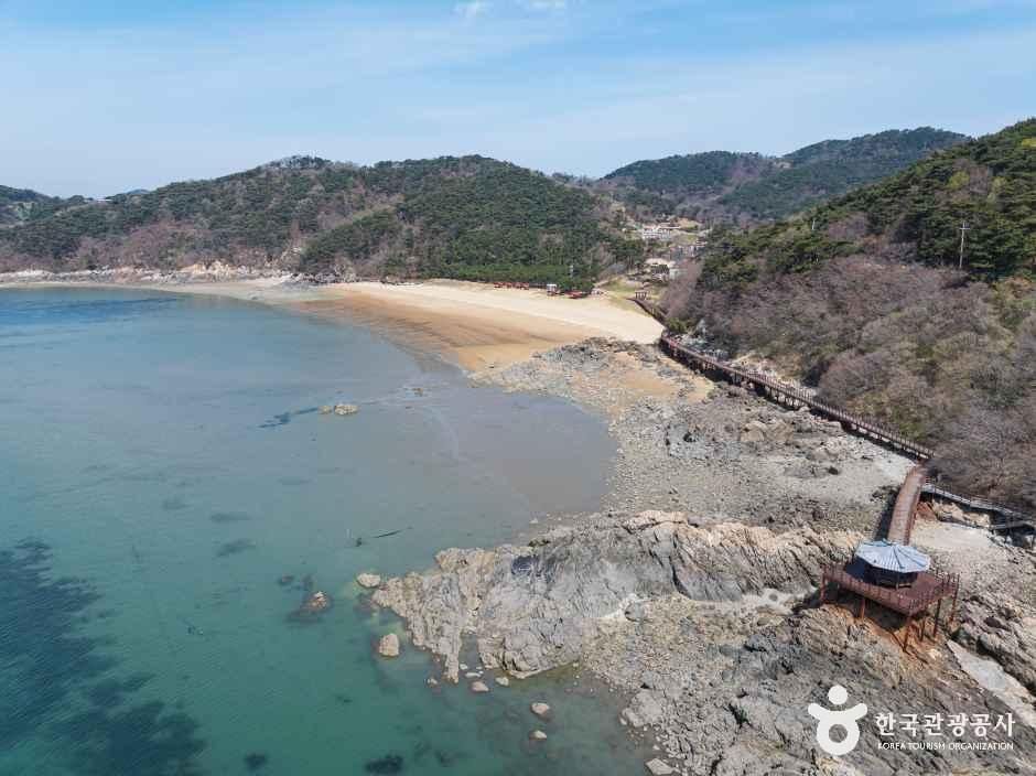 Jageun Pulan Beach