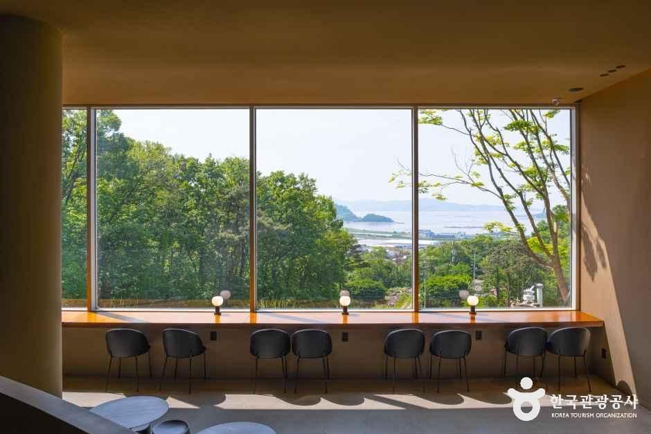 돈대카페 아웃포스트