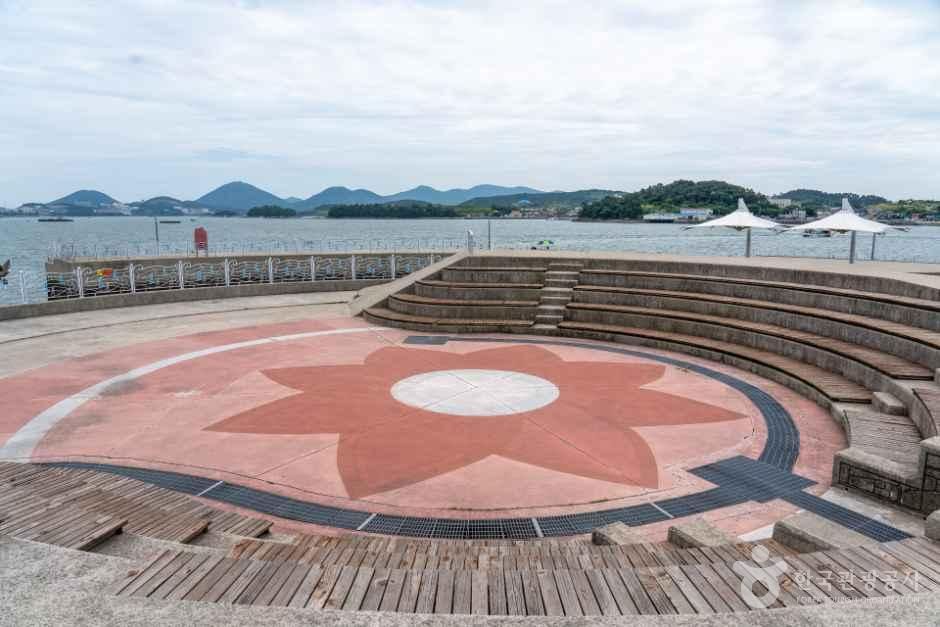 국동항수변공원