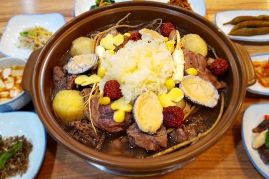 Matjjang Son Dubu