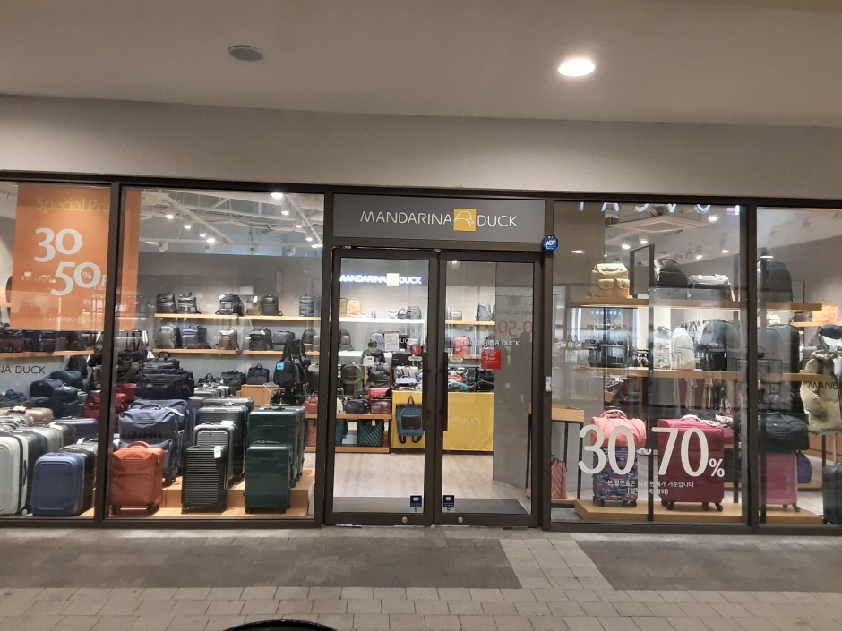 Mandarina Duck Lotte Premium Outlets East Busan Branch