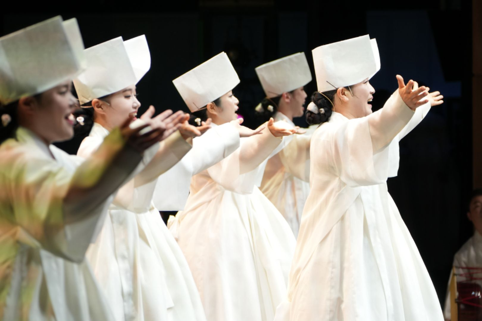 The performance of “I Love Gugak!” by the Jindo National Gugak Center