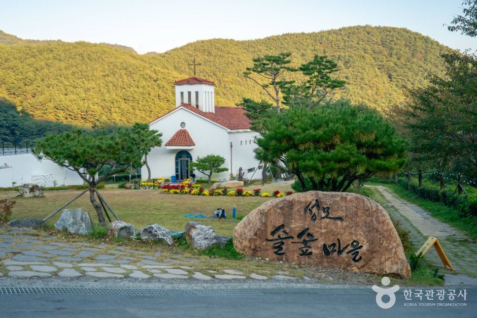 圣母松林村
