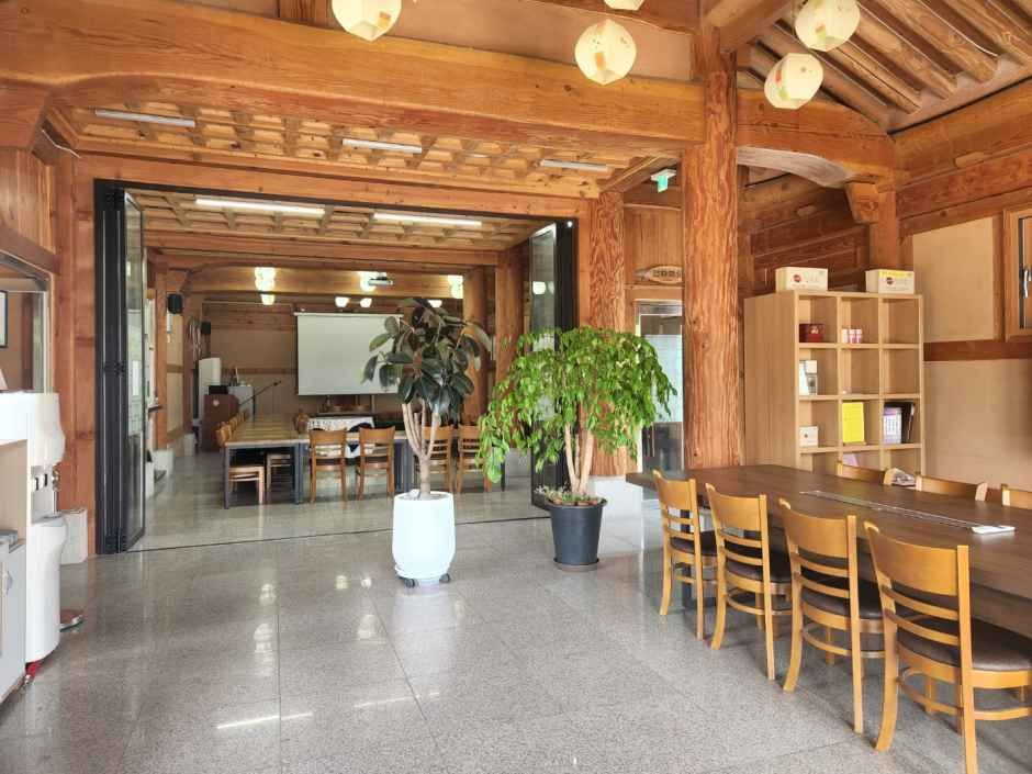 이천_산수유사랑채_세미나실 (1).jpg