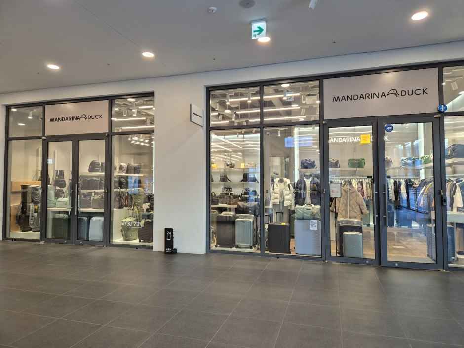 [事後免税店] MANDARINA DUCK（マンダリナダック）・現代プレミアムアウトレットテジョン（大田）店(만다리나덕 현대프리미엄아울렛 대전점)